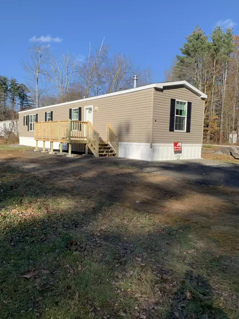 31 Maple St, Lebanon, ME 04027