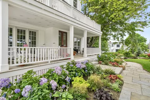 15 Langsford Rd #1, Kennebunkport, ME 04046