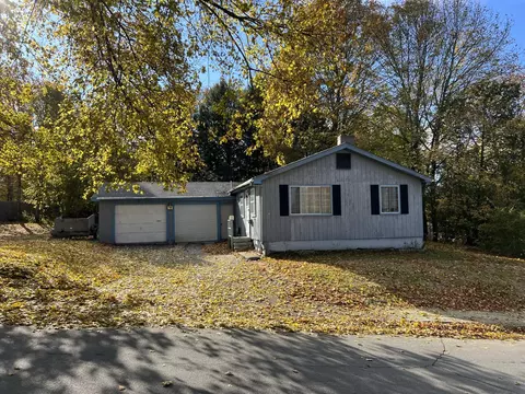 39 Pendleton St, Brewer, ME 04412