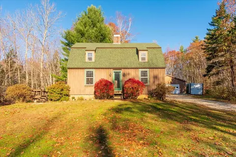 12 S Hope Rd, Rockport, ME 04856