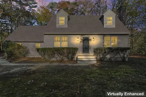 27 Merrymeeting Dr, Topsham, ME 04086