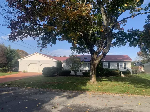 13 Davis Dr, Veazie, ME 04401