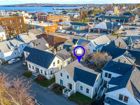 28 Elm St, Rockland, ME 04841