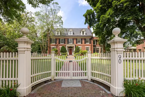 90 Vaughan St, Portland, ME 04102
