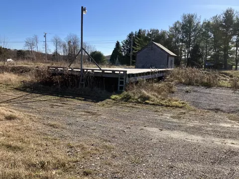 64 Atlantic Hwy, Thomaston, ME 04861