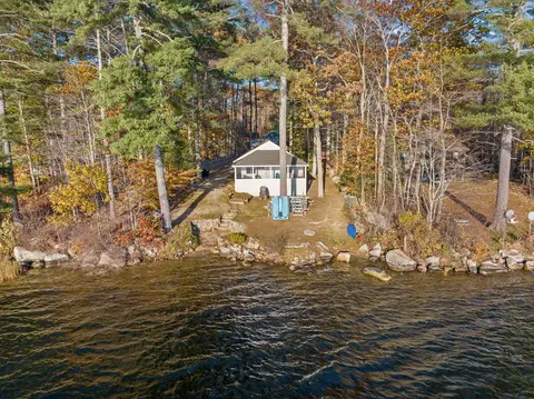 7 Shore Rd, Raymond, ME 04071