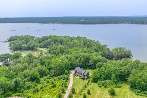 777 Princes Point Rd, Yarmouth, ME 04096