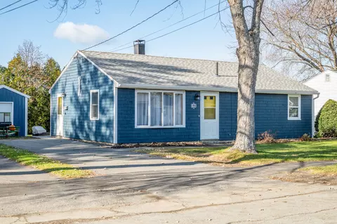 20 Brewster St, Bangor, ME 04401