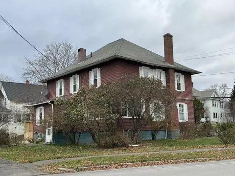 19 Park St, Presque Isle, ME 04769