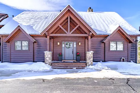 31 Blizzard Dr, Newry, ME 04261