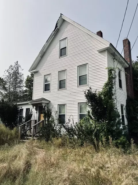 30 Alpine St, Norway, ME 04268