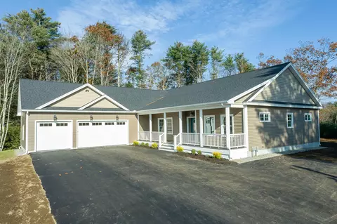 22 Turkey Run, Topsham, ME 04086