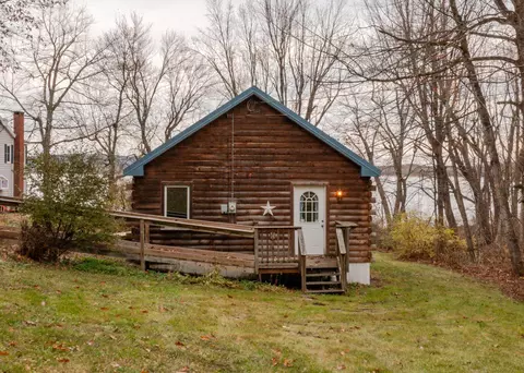 65 Lakeshore Dr, Leeds, ME 04263