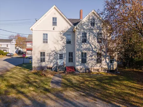 84 Park St, Rockland, ME 04841