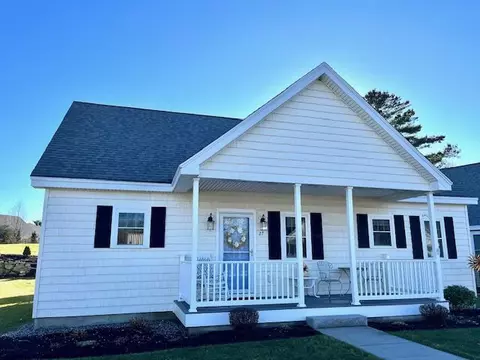 27 Lacosta Dr, Old Orchard Beach, ME 04064