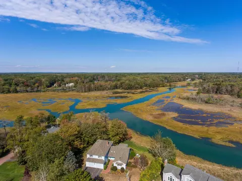 22 Surf Ln, Kennebunk, ME 04043