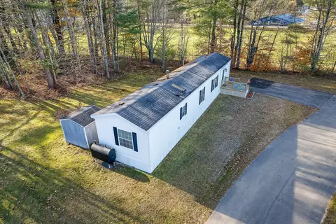 17 Laskey St, Topsham, ME 04086