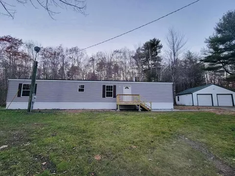 926 Cobbossee Rd, Monmouth, ME 04350