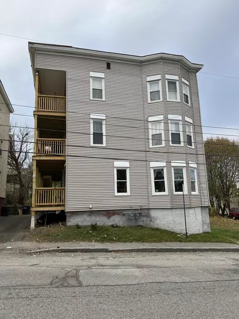 17 Horton St, Lewiston, ME 04240