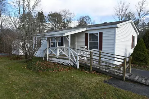 1 Patio Park Ln, Gorham, ME 04038
