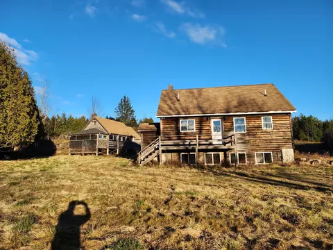 28 Gerrishville Ave, Winter Harbor, ME 04693
