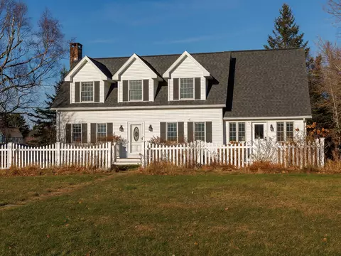 5 Gray Farm Rd, Mount Desert, ME 04660
