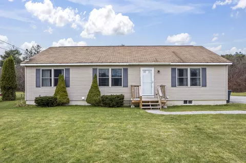 68 Lincoln St, Richmond, ME 04357