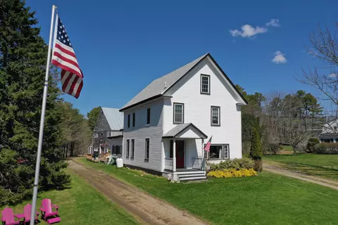 225 W Main St, Searsport, ME 04974