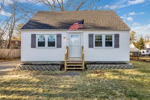 11 Garden Ln, Brunswick, ME 04011