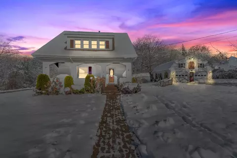 36 School St, Randolph, ME 04346