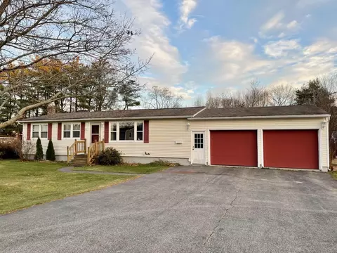 17 Plymouth Dr, Biddeford, ME 04005