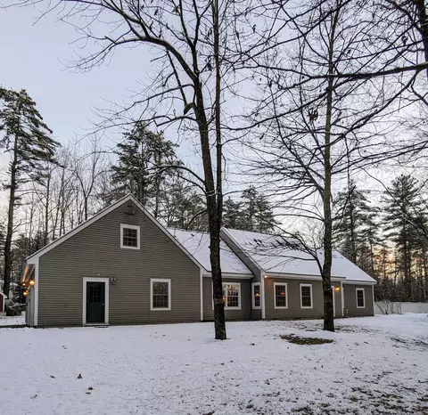 368 Mary Jane Rd, Buxton, ME 04093