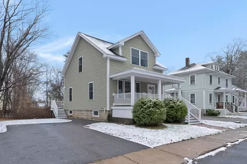 24 Howard St, Springvale, ME 04083