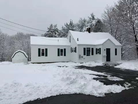 2 Hillcrest St, Hallowell, ME 04347