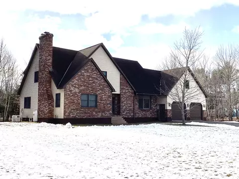 3 Hathaway Rd, East Millinocket, ME 04430