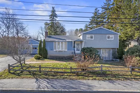 1 Patricia Rd, Brunswick, ME 04011