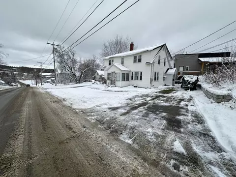 104 Liberty St, Dexter, ME 04930