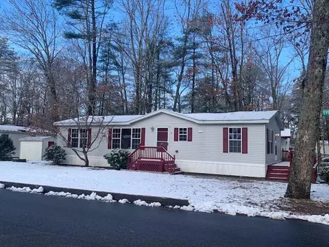 2 Willow Cir, Gorham, ME 04038