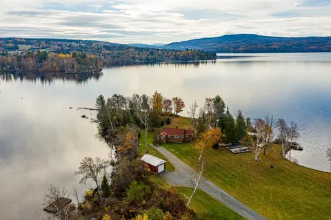 30 Kempton Dr, Rangeley, ME 04970