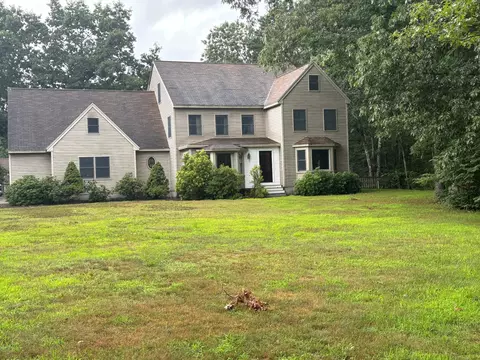 690 Maguire Rd, Kennebunk, ME 04043