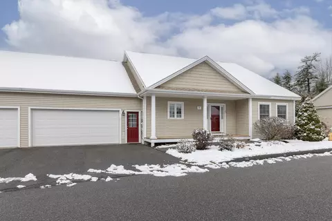 22 Sand Point Ln #15, Cumberland, ME 04021