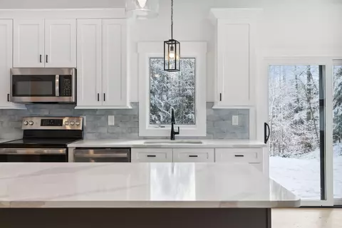 28 Jasper Dr, Brunswick, ME 04011