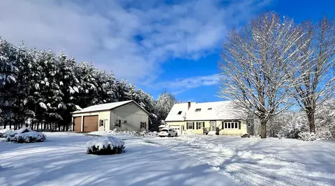 90 Knowles Rd, Belgrade, ME 04917