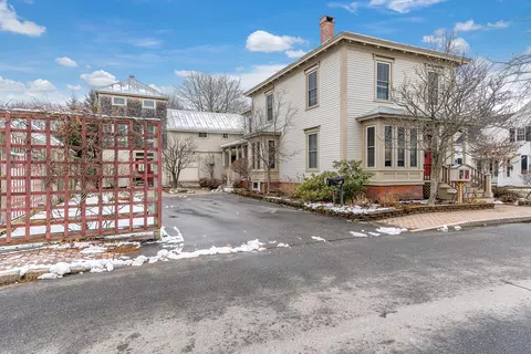 37 School St, Brunswick, ME 04011