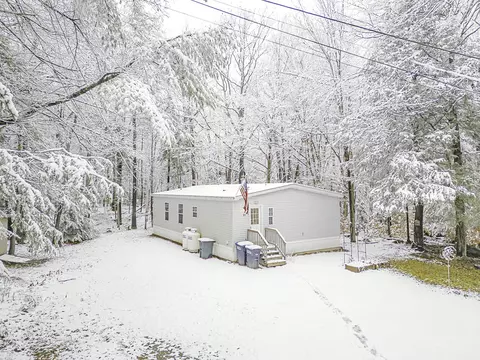 20 Circle Dr, Freeport, ME 04032