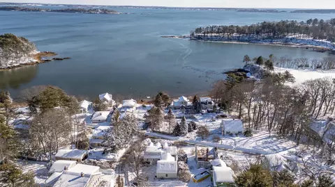 23 Edgewater Rd, Falmouth, ME 04105