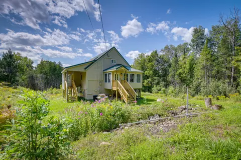 246 Pratt Rd, Newport, ME 04953