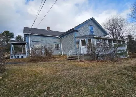29 Pleasant St, Oxford, ME 04270