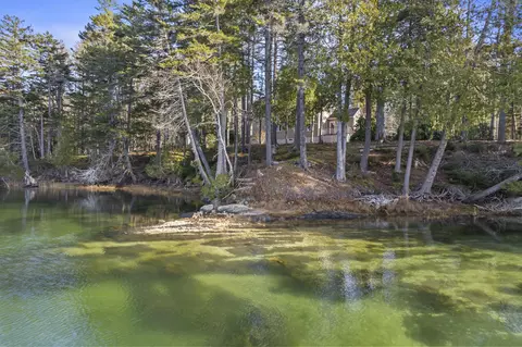 15 N Point Ln, Harpswell, ME 04079