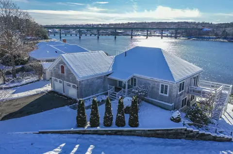 7 Sea Breeze Ln, Belfast, ME 04915